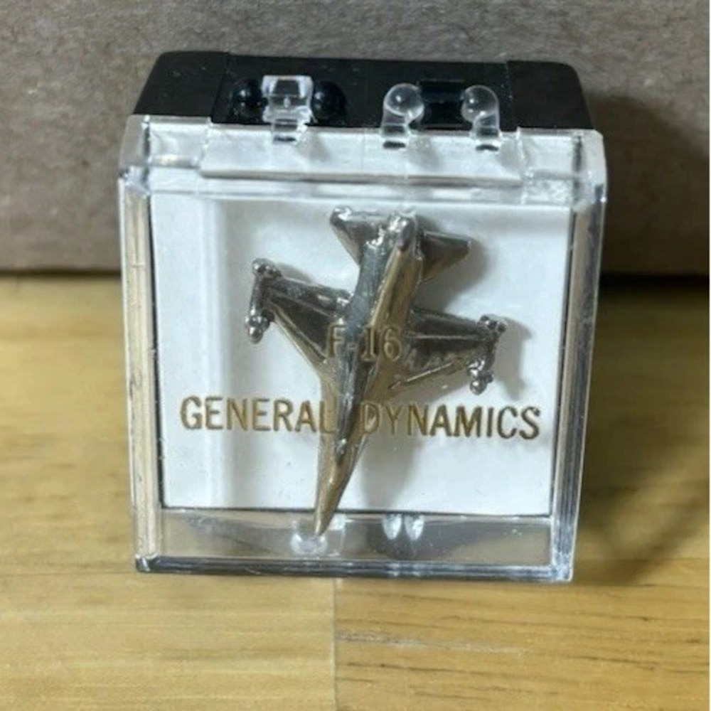 General Dynamics F-16 Fighting Falcon Lapel Pin Tie‎ Tack Aviation Vintage Rare